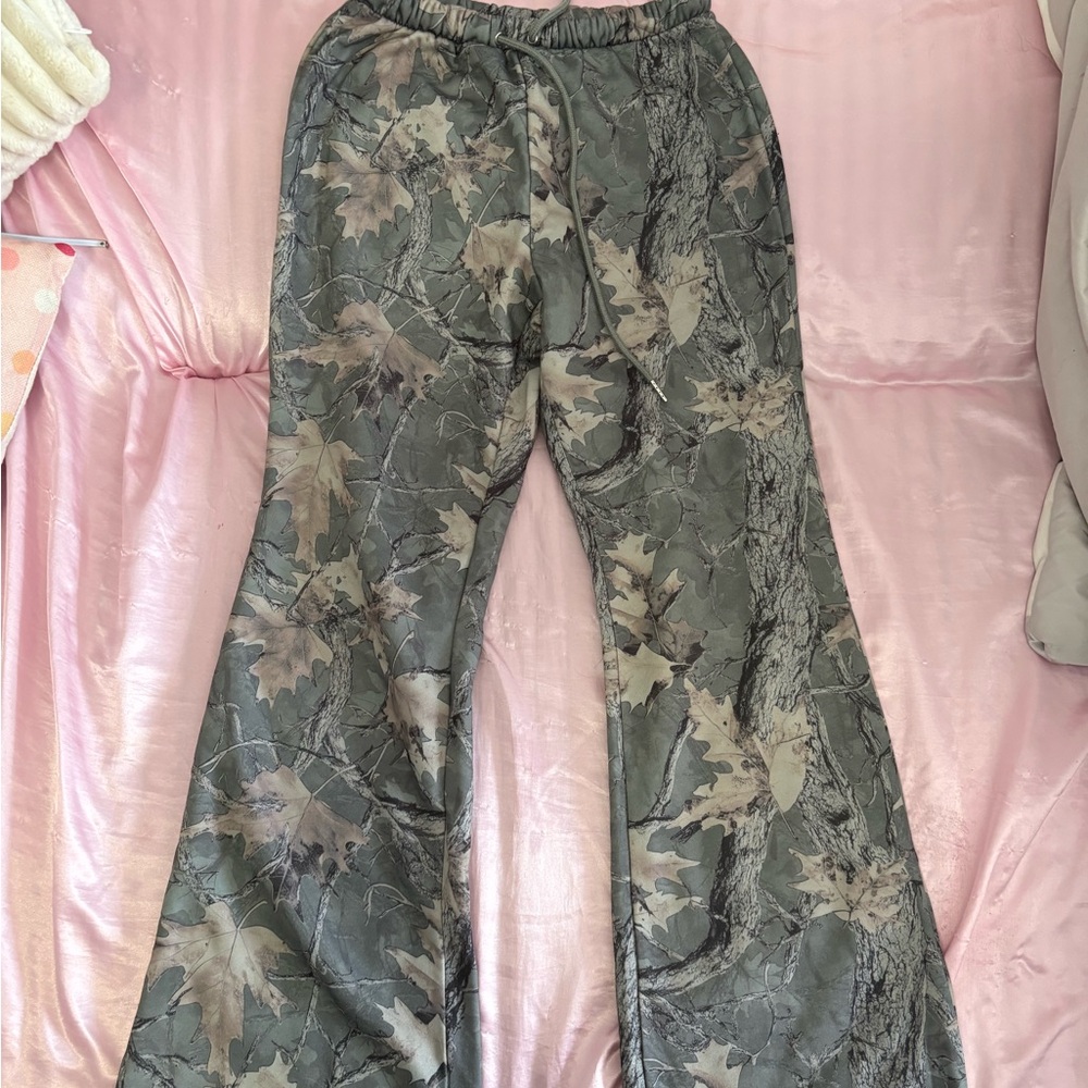 Theory Camouflage Leaf Print Pants